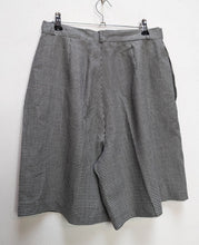 Load image into Gallery viewer, Houndstooth Shorts - M
