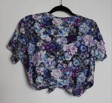 Load image into Gallery viewer, Blue + Purple Floral Tie-Up Crop Top - M
