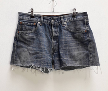 Load image into Gallery viewer, Levi&#39;s Blue Denim Shorts - L
