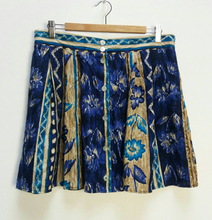 Load image into Gallery viewer, Blue Floral Patterned Mini-Skirt - XL
