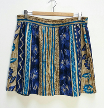 Load image into Gallery viewer, Blue Floral Patterned Mini-Skirt - XL
