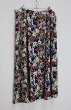 Load image into Gallery viewer, Floral Button-Down Midi-Skirt - XL
