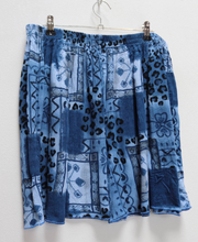 Load image into Gallery viewer, Blue Patterned Shorts - L
